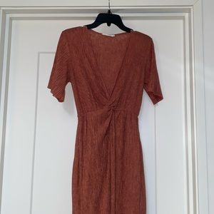 All in Favor Plisse Midi V Neck Dress XS